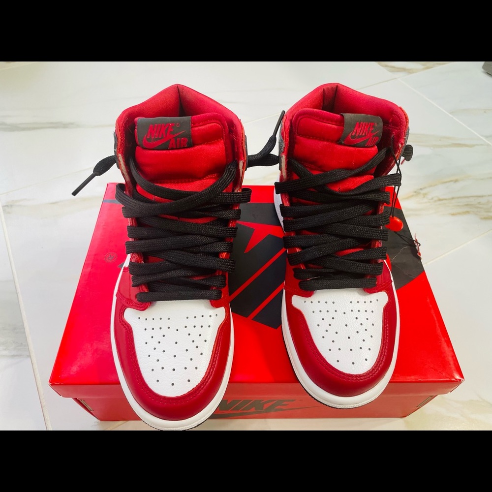 Air Jordan 1 NEW AUTHENTIC RETRO HIGH OG ‘SATIN RED WOMEN SZ 5